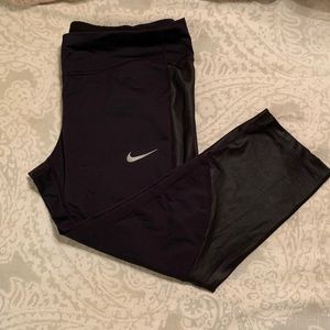 Nike cropped athletic legging